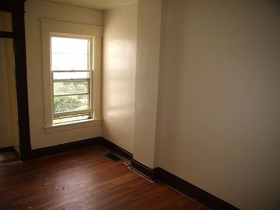 4th image of 42-44 W Norwich Ave
