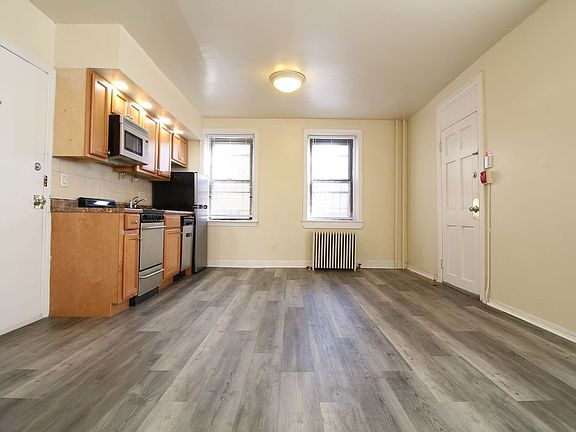 3rd image of 1934 Waverly St APT E108