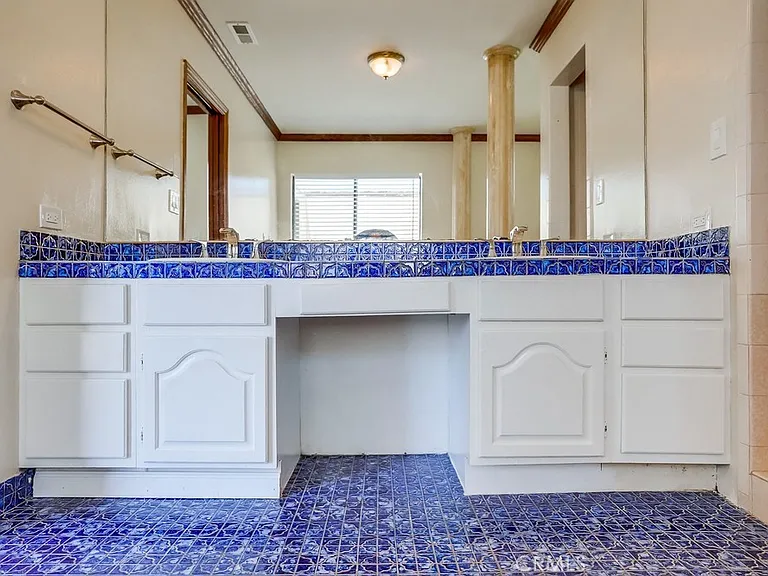 1307 Mackay Ln — Photo 39