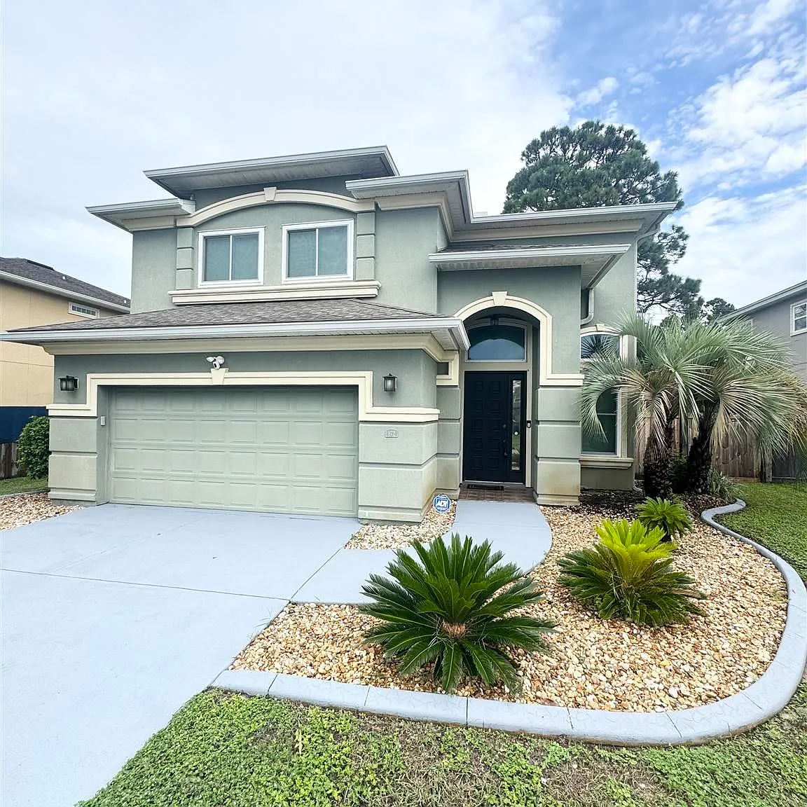 3 bed, 2.5 bath, 2334 sqft, $2,800 — Photo 2