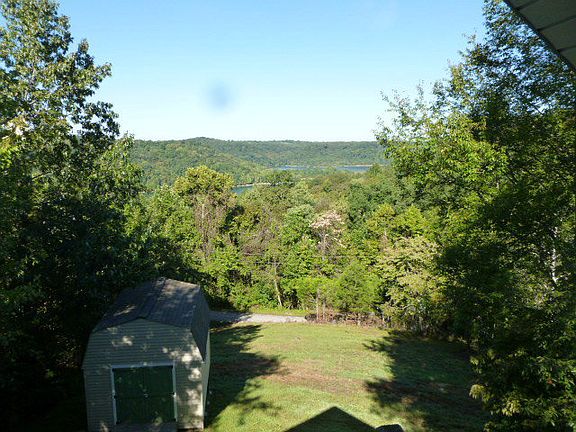 4th image of 128 Abby Ln