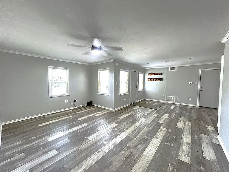409 Oscar St — Photo 5
