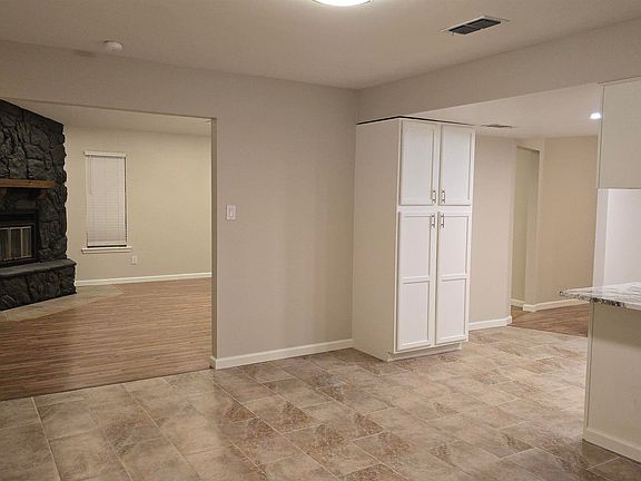 5th image of 909 Rosewood Dr