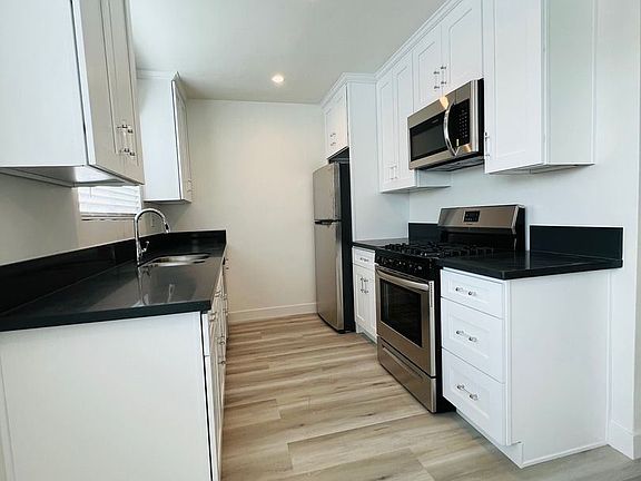 5th image of 3844 Potomac Ave #17