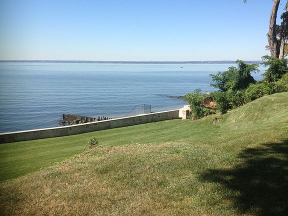 3rd image of 28 Westland Dr