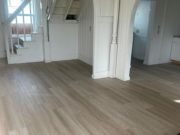 4th image of 821 Summer St