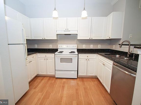 5th image of 3009 Nicosh Cir Unit 4208