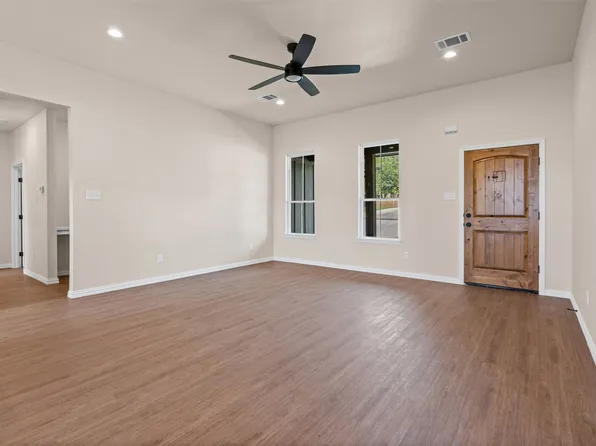 901 SW 10th St, Mineral Wells, TX 76067