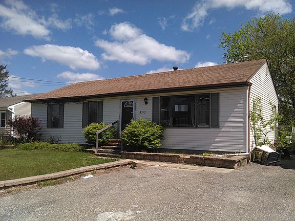 3rd image of 3212 Oceanic Dr