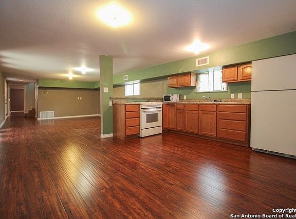 3rd image of 11861 Dragon Ln