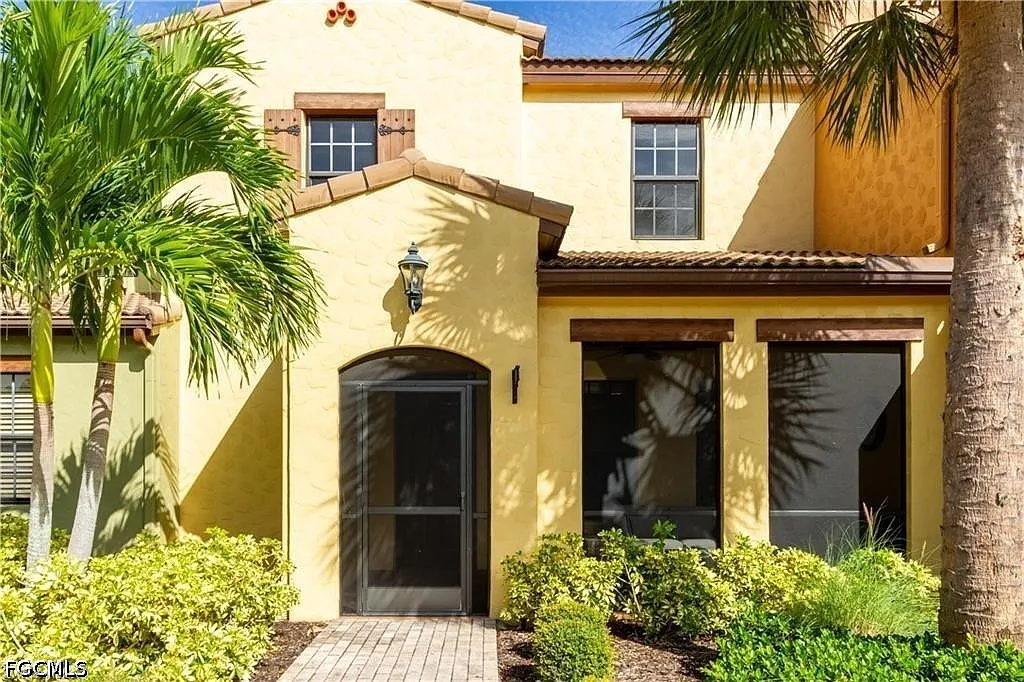 2 bed, 2.5 bath, 1361 sqft, $6,200 — Photo 1