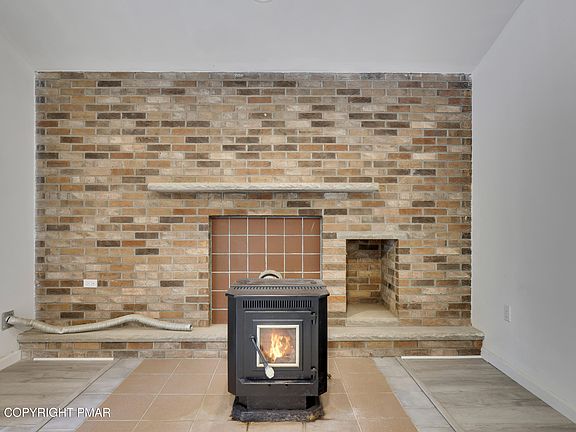 5th image of 3119 Essex Rd