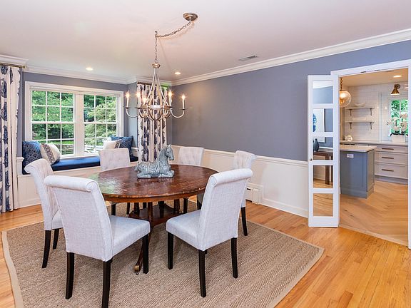 Dining room-4804.jpg