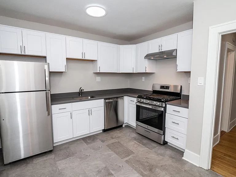 1035 N Pearl St — Photo 24