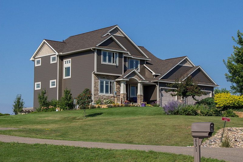 1st image of 835 Riley Ln