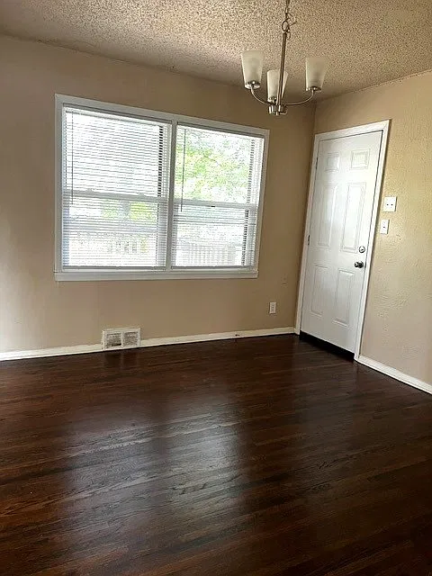 3 bed, 1000 sqft, $1,200 — Photo 4