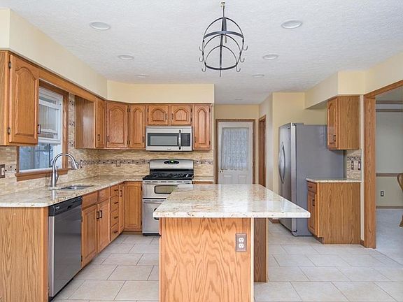 5th image of 45 Topaz Cir