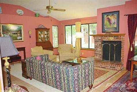 5th image of 114 Fair Oaks Dr