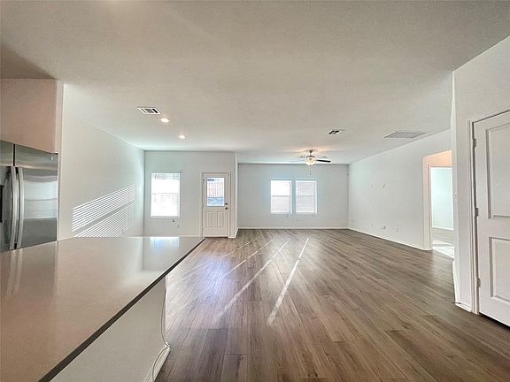 5th image of 1220 Sweetspire St