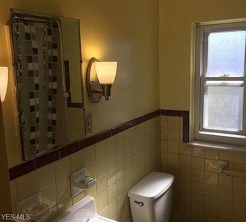 3rd image of 19910 Hilliard Blvd #1