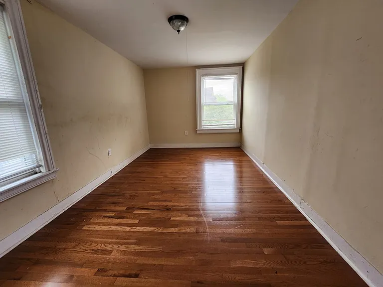 133 Hobart St #B — Photo 14