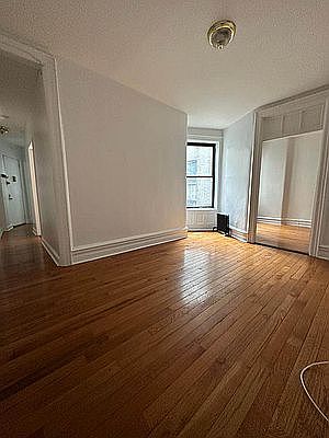 2nd image of 2224 Amsterdam Ave #4