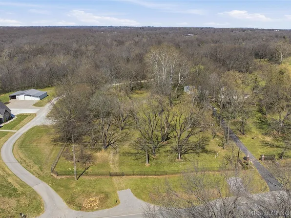 161 E St S, Coweta, OK 74429