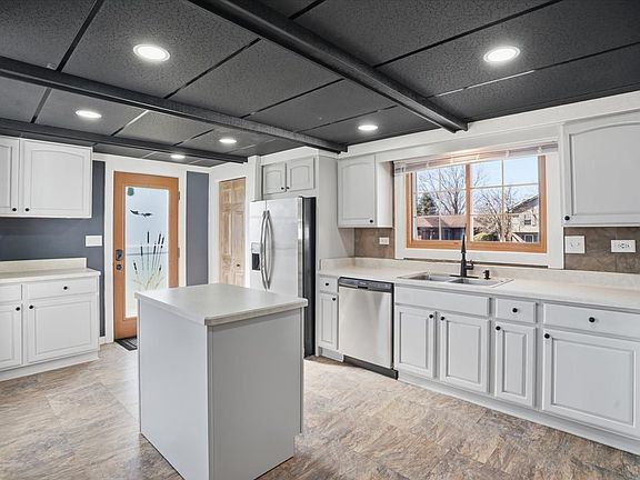 3rd image of 422 Pembroke Rd SW