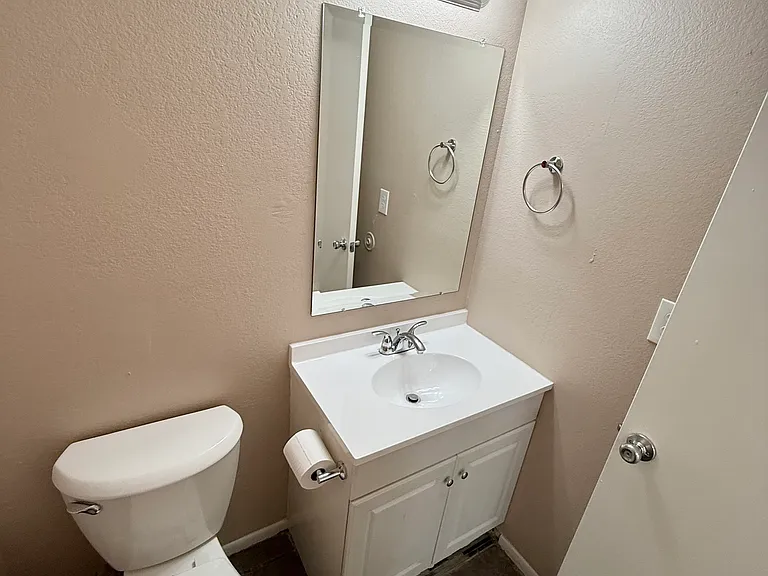 5847 N 48th Dr — Photo 10