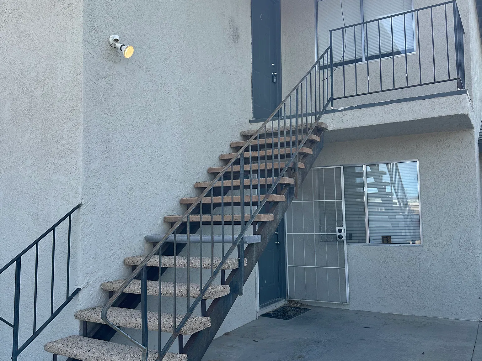 2 bed, 994 sqft, $900 — Photo 2