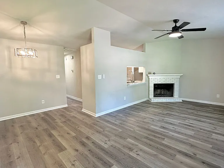 2323 Via Sardinia St #B — Photo 2