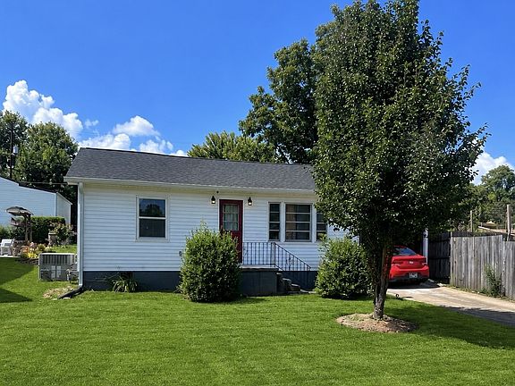 2nd image of 808 Georgia Ave