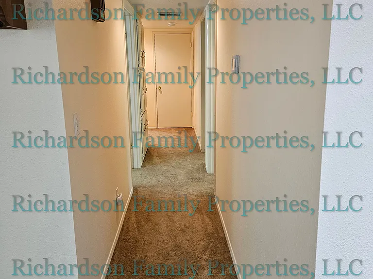 hall looking toward bedrooms