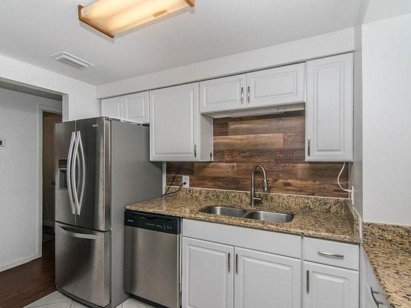5th image of 2842 W Shelton Ave