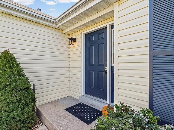 3rd image of 2518 Barrett Place Dr