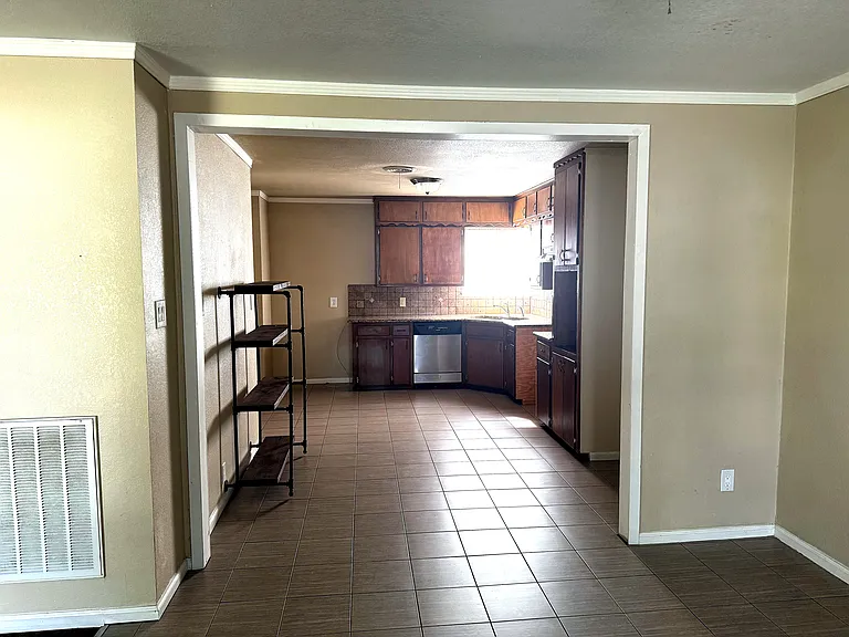 933 Carondolet Ct — Photo 3