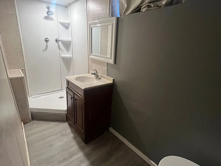 244 N Vine St — Photo 11