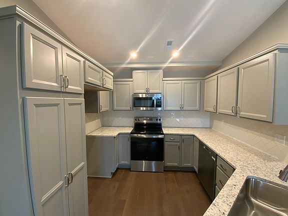 3rd image of 2749 Golden Leaf Dr