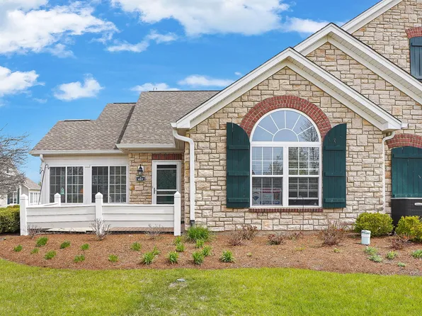 627 Schumann St, Woodstock, IL 60098