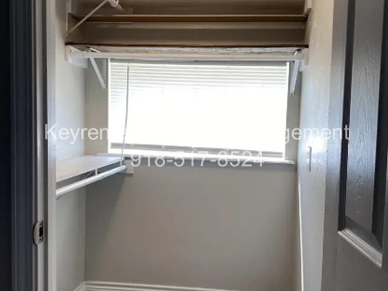 317 E Will Rogers Blvd — Photo 6