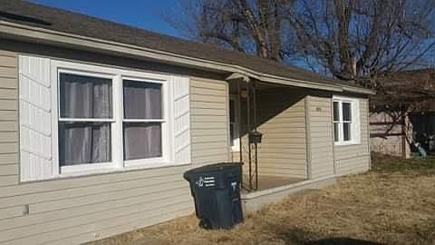 3rd image of 610 W Nagel Ave