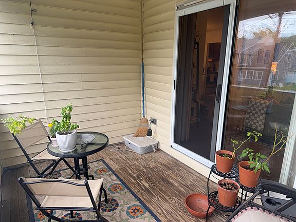 2nd image of 406 Hillview Pl