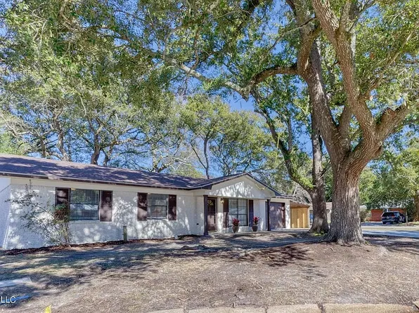 16200 Cervantes Ct, Biloxi, MS 39532