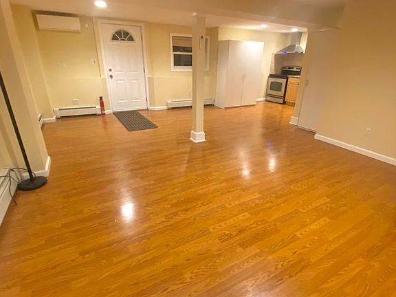 4th image of 6 Helen Pl #1A