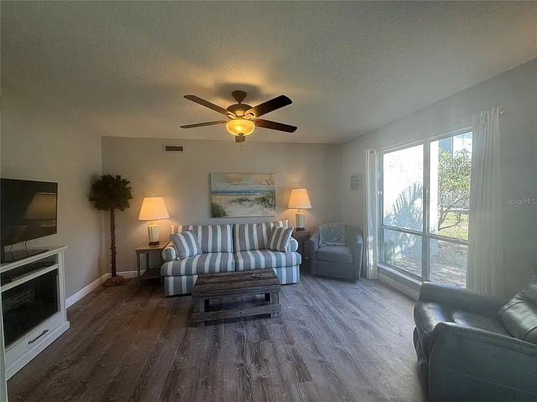 621 Windrush Bay Dr #621 — Photo 8