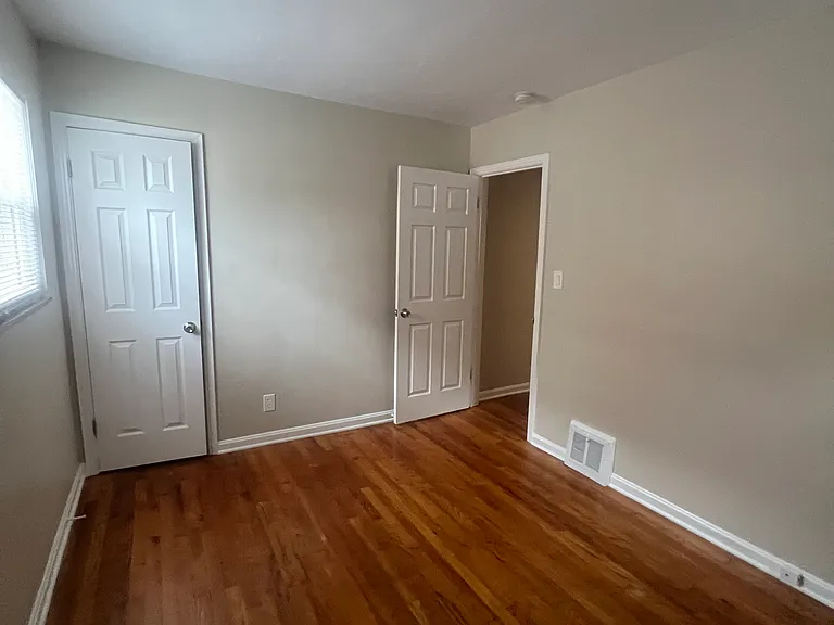 472 E 222nd St #1 — Photo 19