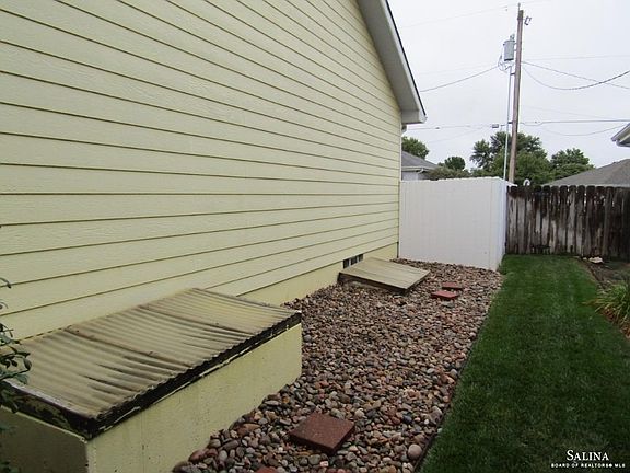 3rd image of 2109 Pheasant Ln