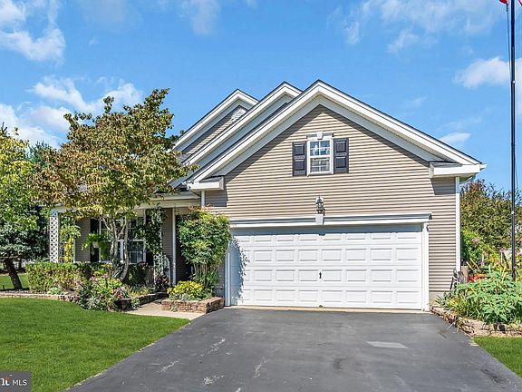 2nd image of 20 Windy Reef Ct