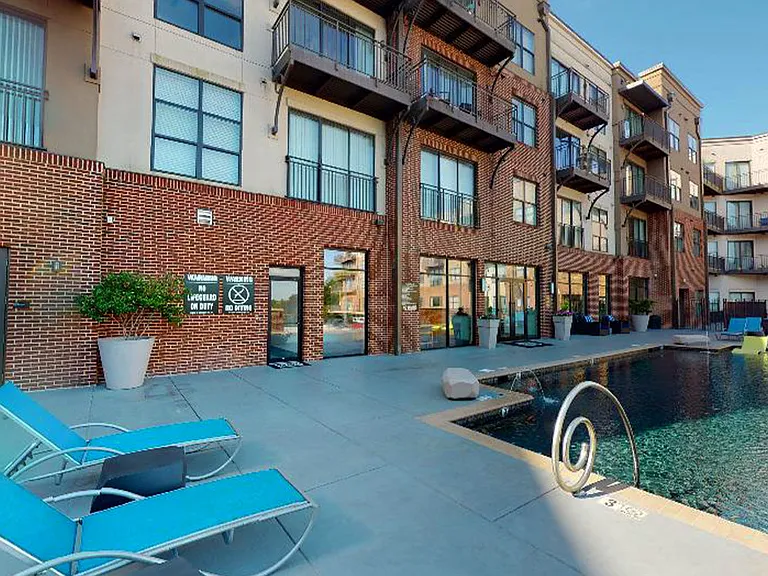 2700 Capitol Park — Photo 19