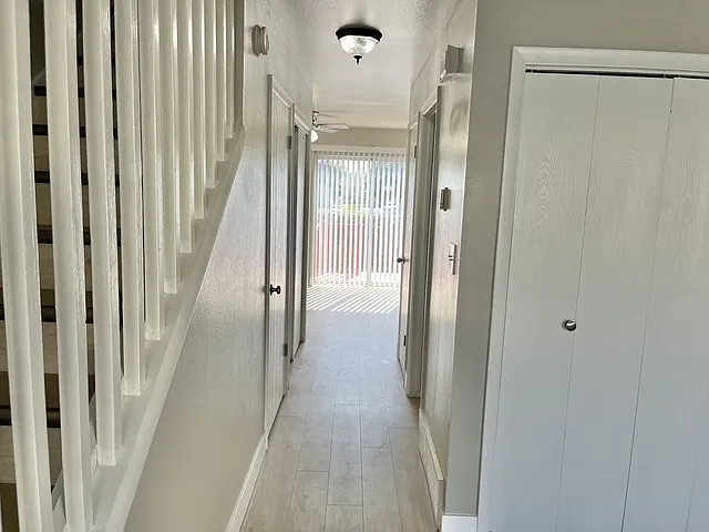 Pheasant Glen Town House #29 — Photo 2